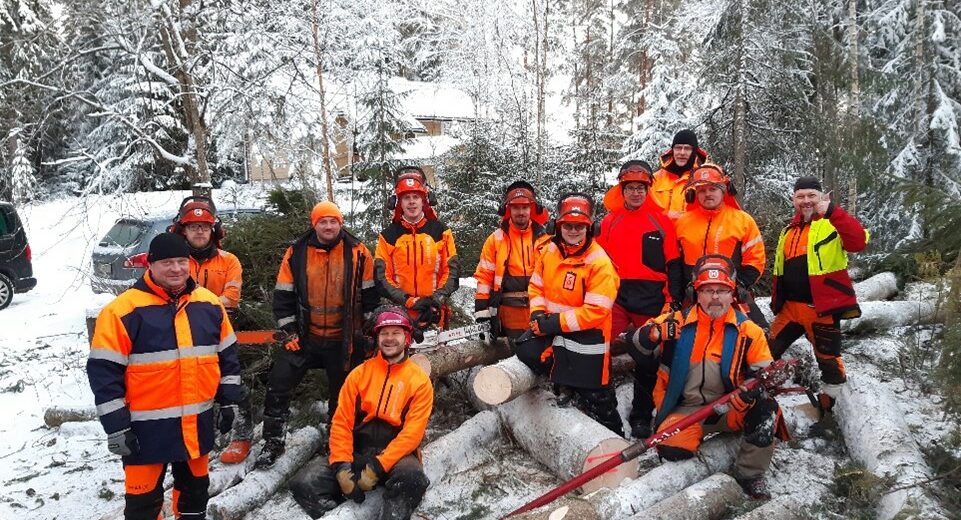 Tredun metsäkoulun opiskelijoita