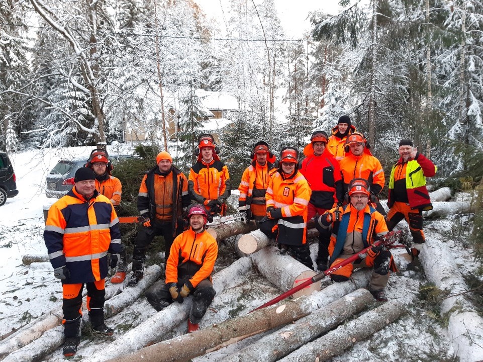 Tredun metsäkoulun opiskelijoita